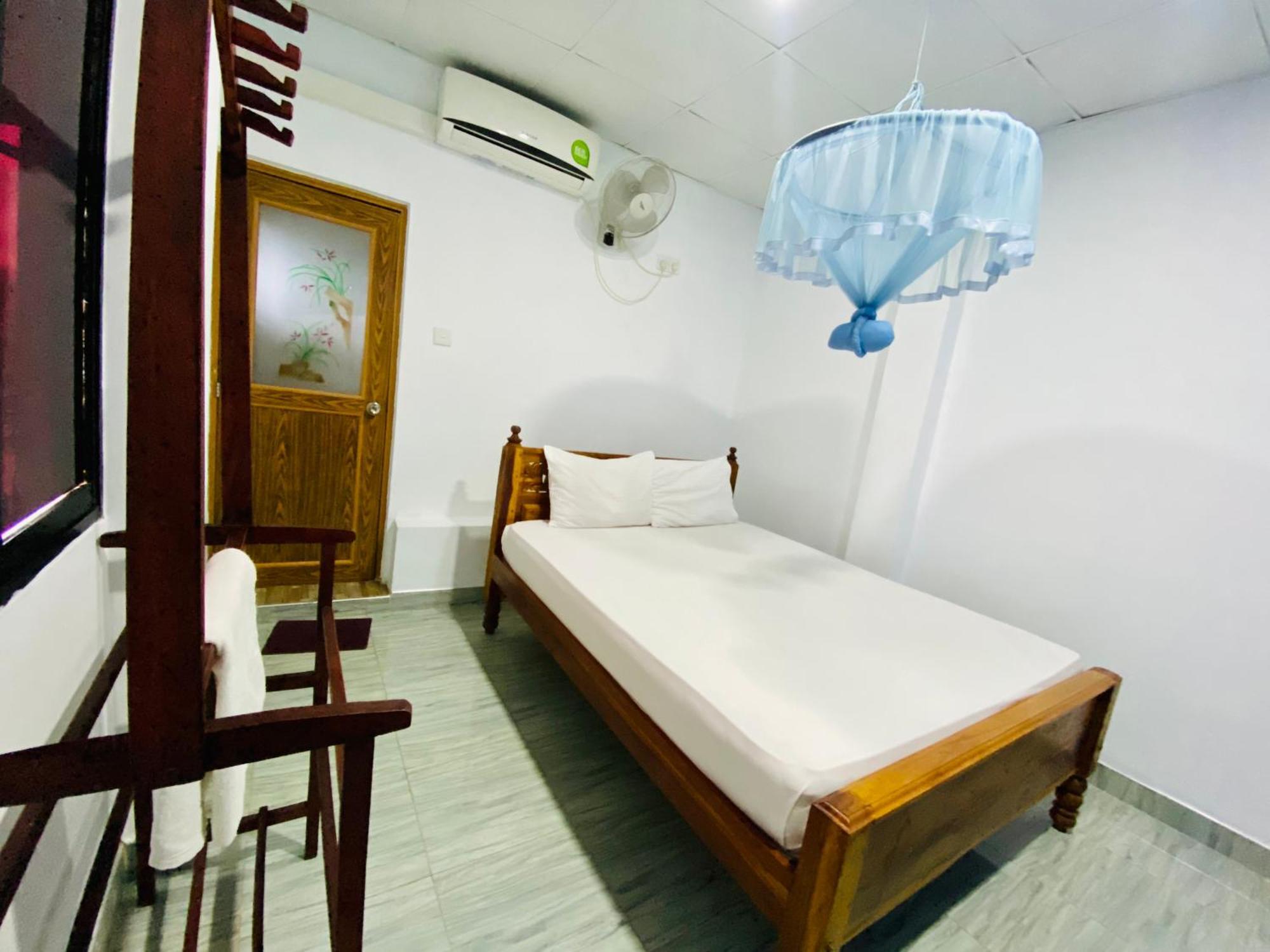 Montana Rest Hotell Anuradhapura Exteriör bild