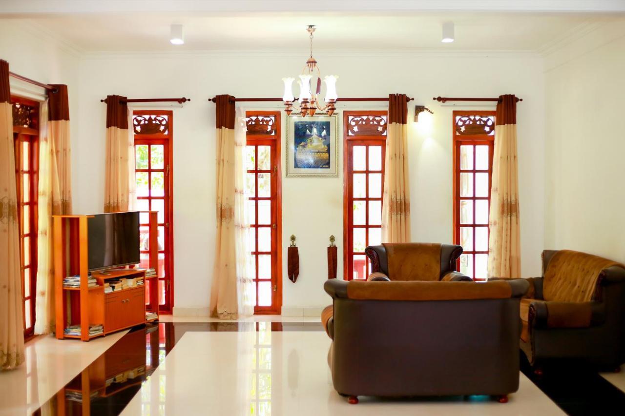 Montana Rest Hotell Anuradhapura Exteriör bild
